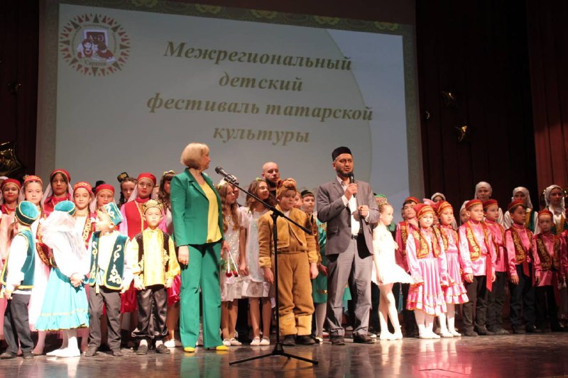 В рамках фестиваля участники пели песни, читали стихотворения на татарском языке, исполняли татарские танцы, представили театральные постановки, игру на народных инструментах, а также была организована выставка..