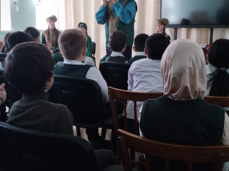 Сегодня в гимназии прошла встреча обучающихся 2а, 2б,3б, 4б классов с «Народным коллективом» национальным ансамблем татарской музыки «Тургай» (руководитель Тагир Салихов)..